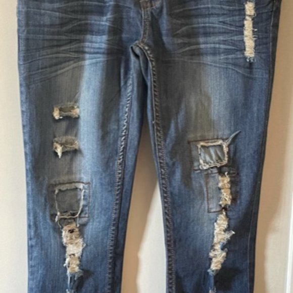 Women's Ripped Jeans - Picture 3 of 6